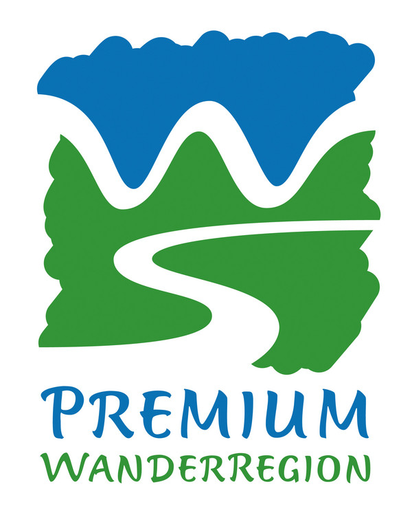 Das grünblaue Logo zeigt, dass das Tecklenburger Land eine Premiumwanderregion ist.